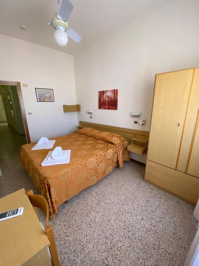 קאטוליקה Hotel Granada מראה חיצוני תמונה