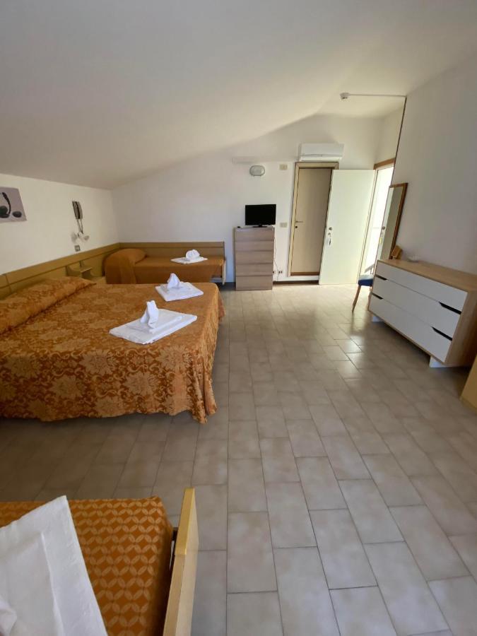 קאטוליקה Hotel Granada מראה חיצוני תמונה