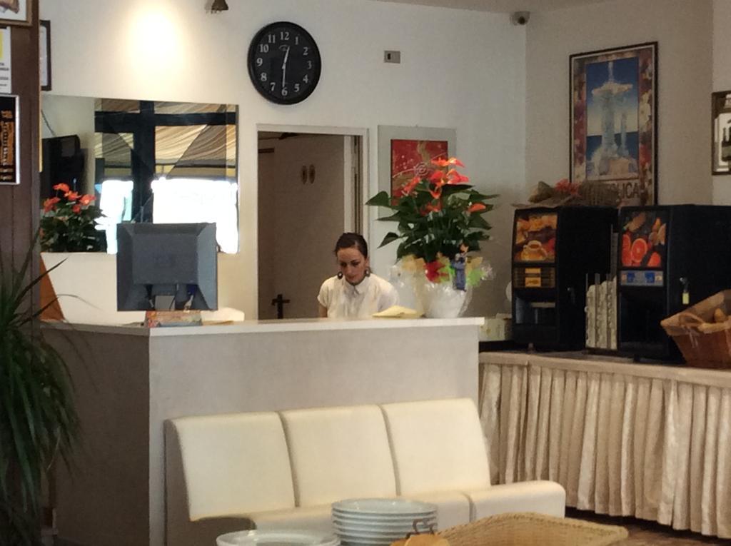 קאטוליקה Hotel Granada מראה חיצוני תמונה