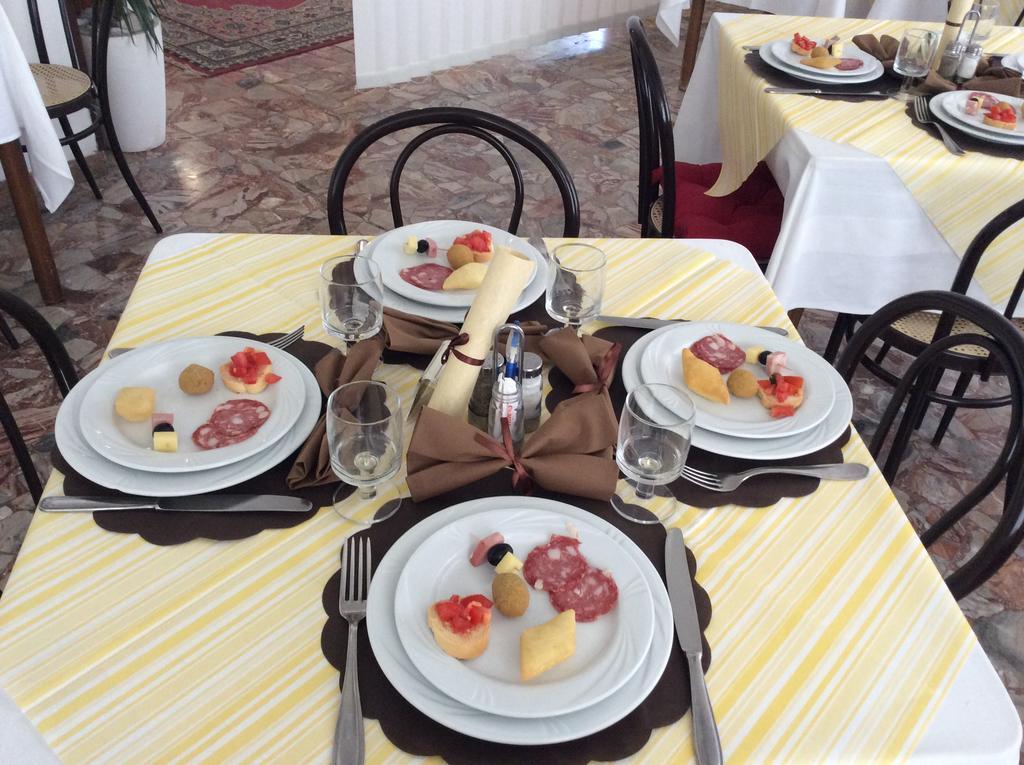 קאטוליקה Hotel Granada מראה חיצוני תמונה