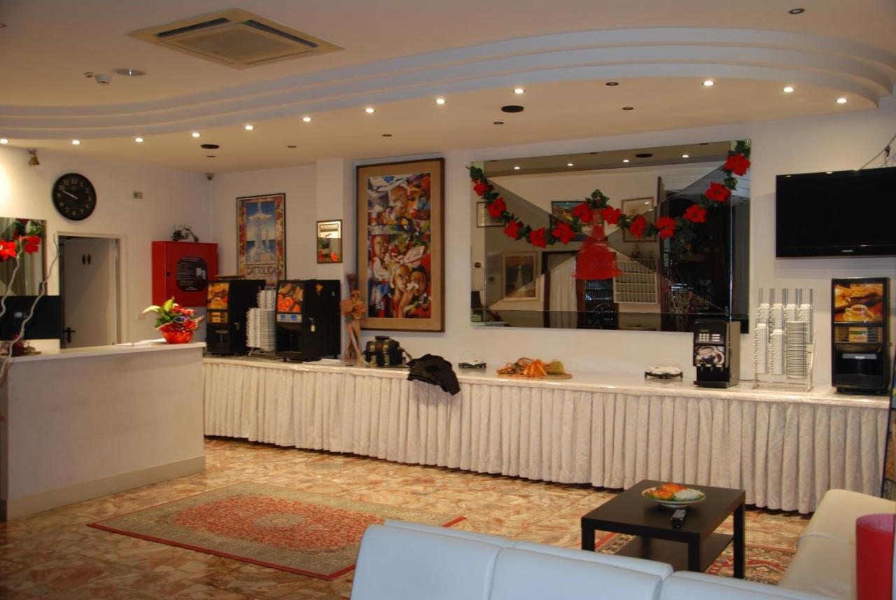 קאטוליקה Hotel Granada מראה חיצוני תמונה